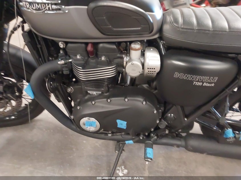 TRIUMPH BONNEVILLE 2022