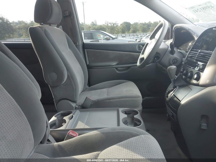 2007 TOYOTA SIENNA auction photo 5