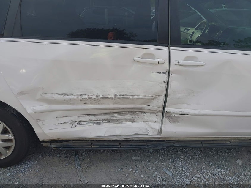 2007 TOYOTA SIENNA auction photo 6