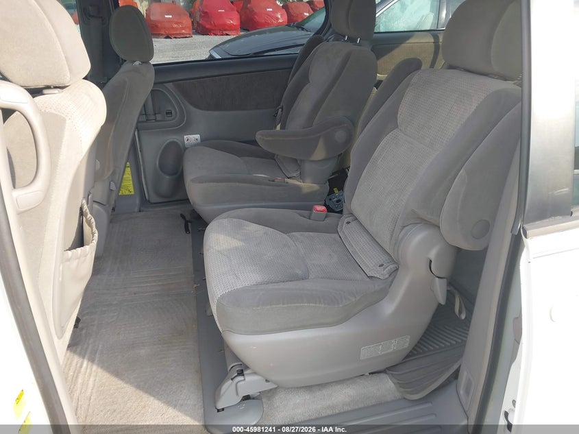 2007 TOYOTA SIENNA auction photo 8