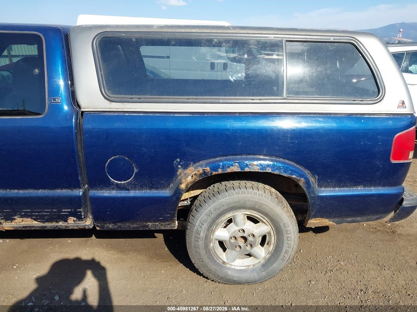 CHEVROLET S-10 2002 VIN 1GCDT19W828218696