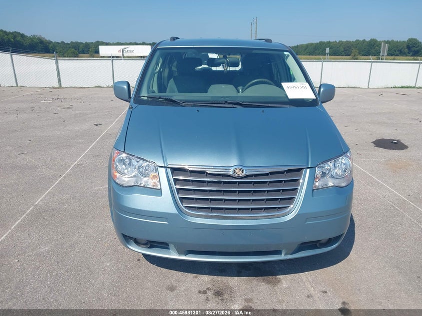 2010 CHRYSLER TOWN & COUNTRY TOURING · Фото 12