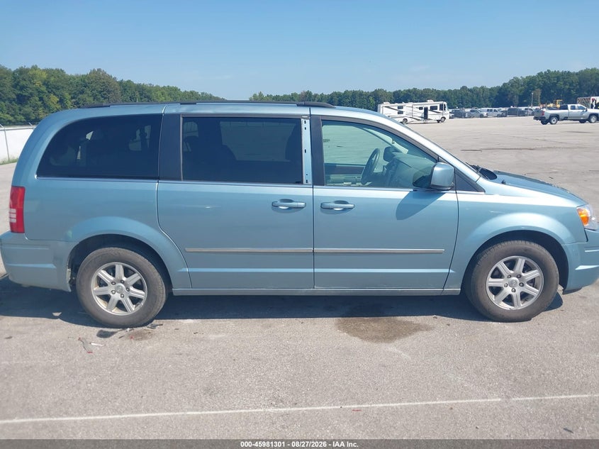 2010 CHRYSLER TOWN & COUNTRY TOURING · Фото 13