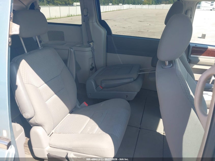2010 CHRYSLER TOWN & COUNTRY TOURING · Фото 8