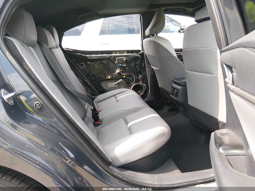 TOYOTA CAMRY - zdjęcie 8