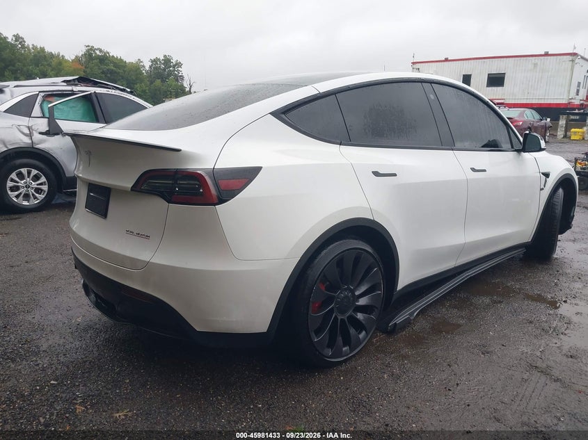 Photo 4 - TESLA MODEL Y