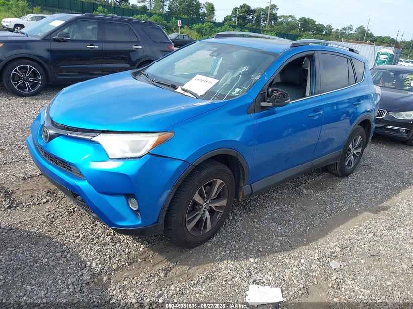 2018 Toyota RAV 4, Обычный износ, IAAI, VIN 2T3RFREV1JW753063 — фото 2