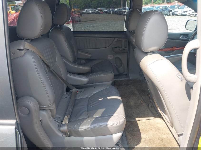 TOYOTA SIENNA 2010 VIN 5TDYK4CC8AS332258