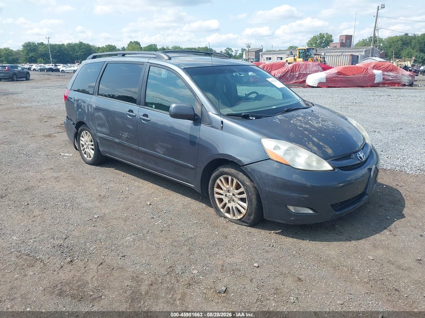 2010 TOYOTA SIENNA auction photo 1
