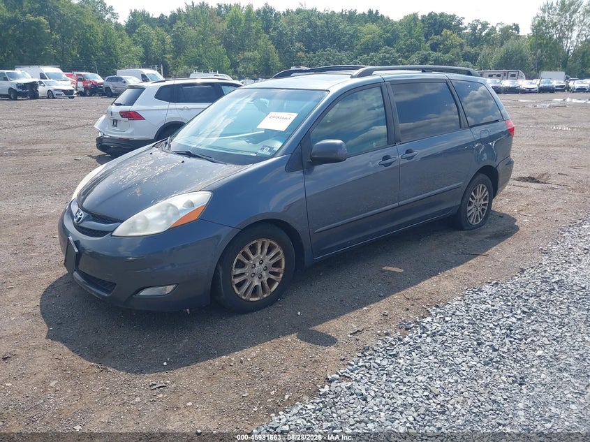 2010 TOYOTA SIENNA auction photo 2