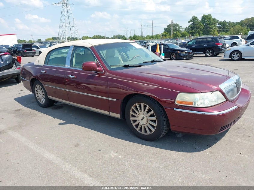 2004 LINCOLN TOWN CAR auction photo 1