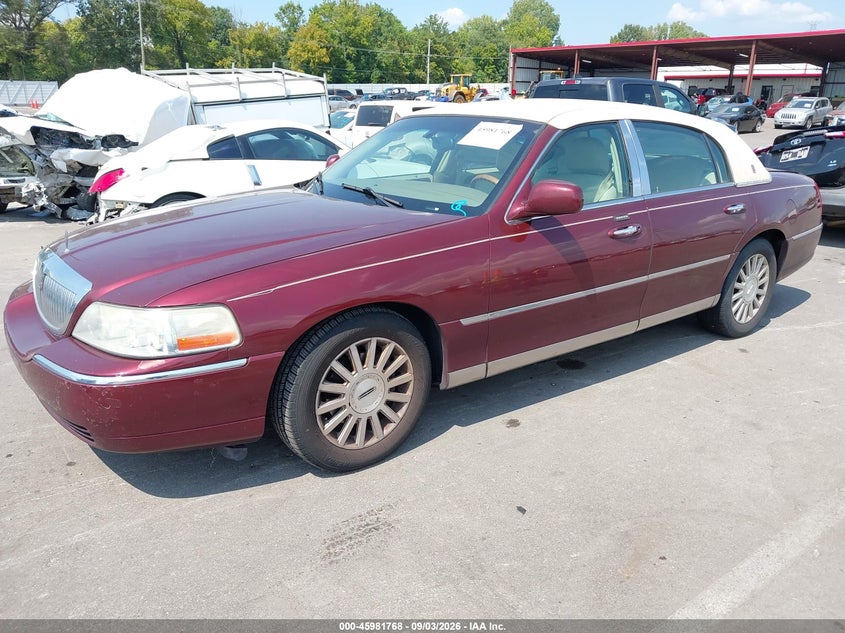 2004 LINCOLN TOWN CAR auction photo 2