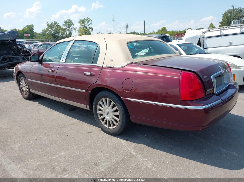 2004 LINCOLN TOWN CAR auction photo 3
