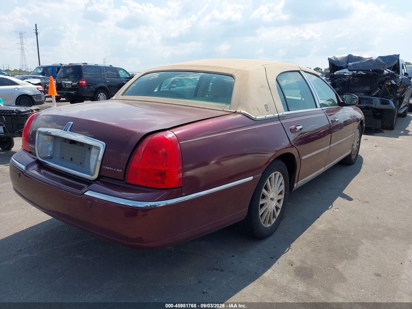 2004 LINCOLN TOWN CAR auction photo 4