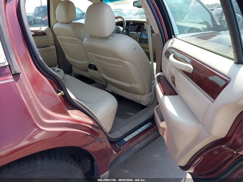 2004 LINCOLN TOWN CAR auction photo 8