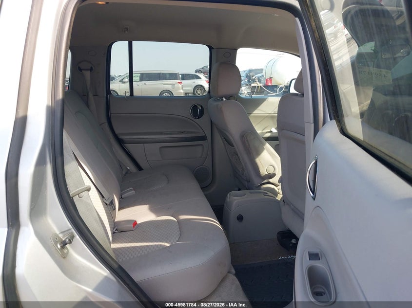 2010 CHEVROLET HHR auction photo 8