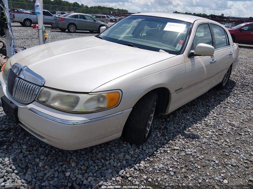 1999 Lincoln Town Car Cartier, Звичайний знос, IAAI, VIN 1LNHM83W9XY711080 — фото 2