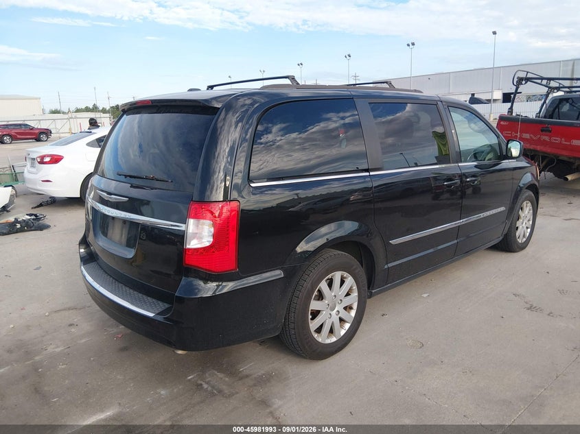 2014 CHRYSLER TOWN & COUNTRY auction photo 4