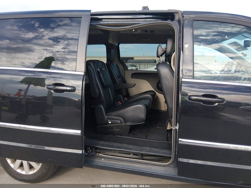 2014 CHRYSLER TOWN & COUNTRY auction photo 8