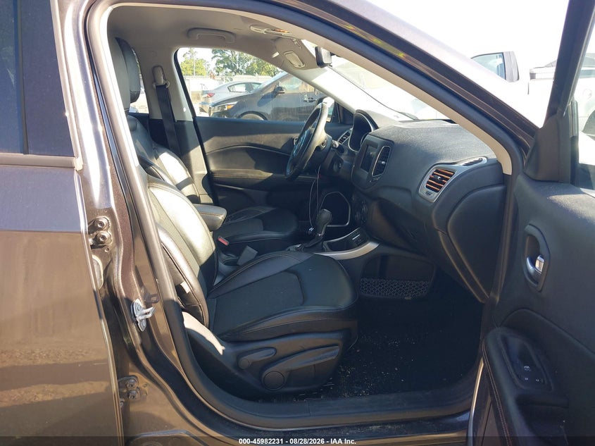 2019 JEEP COMPASS auction photo 5