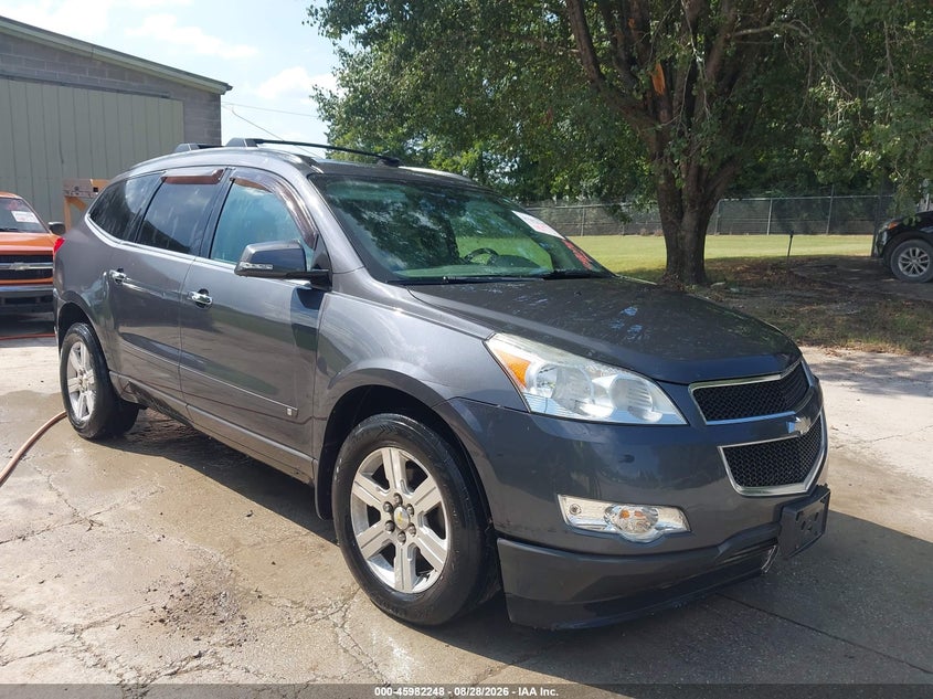 2010 CHEVROLET TRAVERSE auction photo 1