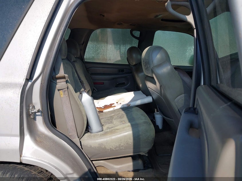2005 GMC YUKON auction photo 8