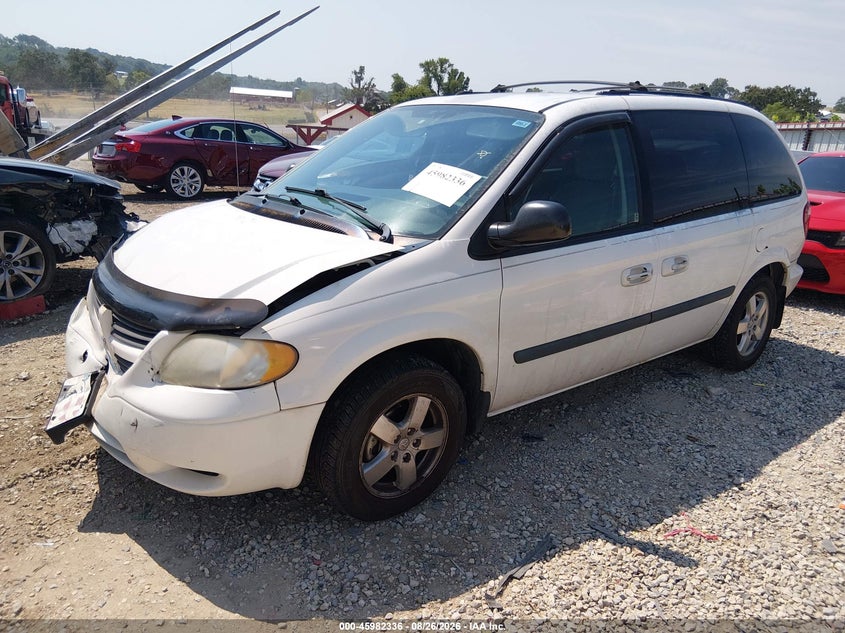 2005 Dodge Caravan, Front End, IAAI, VIN 1D4GP45R75B228911 — photo 2