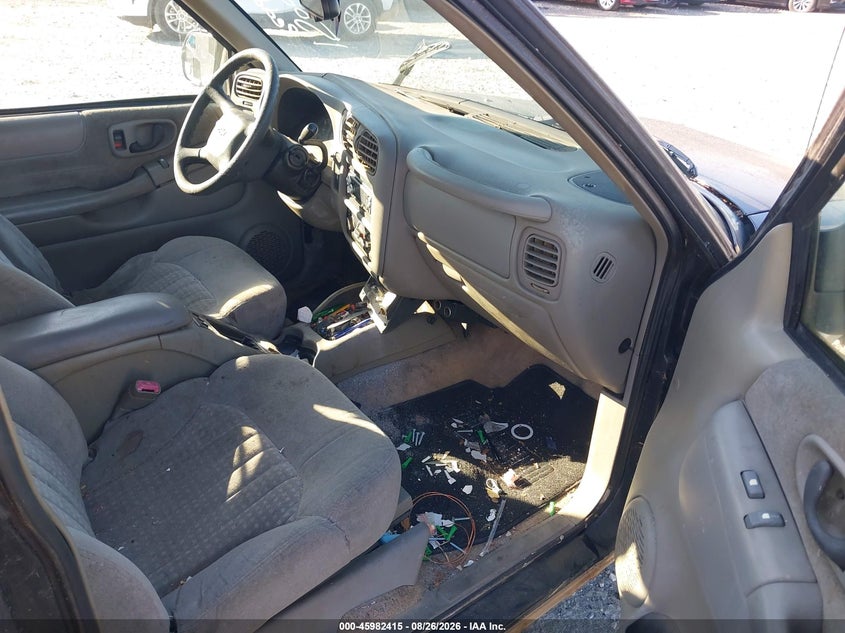 1999 CHEVROLET S-10 auction photo 5