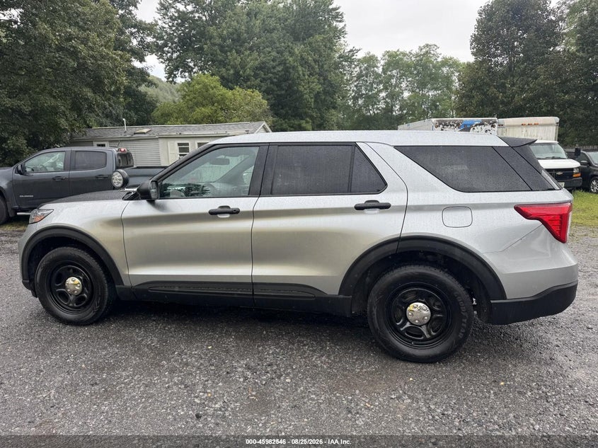 2024 FORD POLICE INTERCEPTOR UTILITY auction photo 2