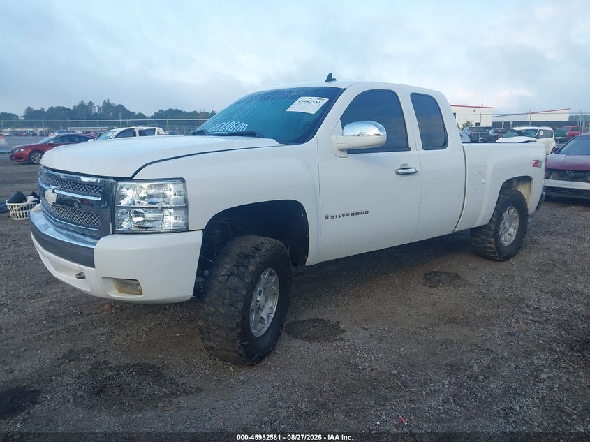 2008 Chevrolet Silverado, Right Side, IAAI, VIN 1GCEK19J88E183681 — photo 2