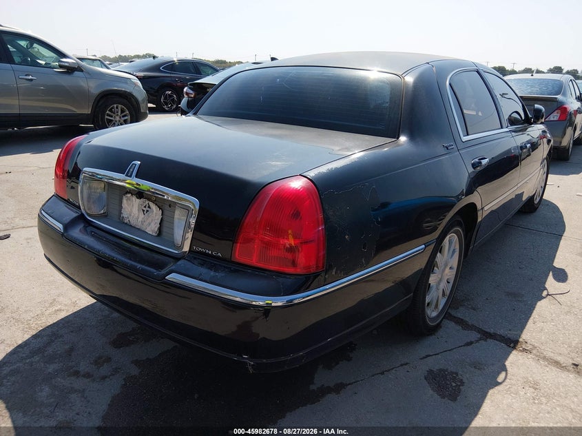 2011 LINCOLN TOWN CAR auction photo 4