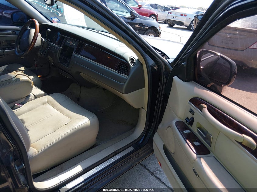2011 LINCOLN TOWN CAR auction photo 5