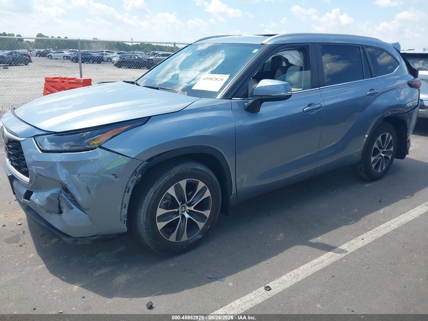 2024 Toyota Highlander, Front & Rear, IAAI, VIN 5TDKARAH1RS537842 — photo 2