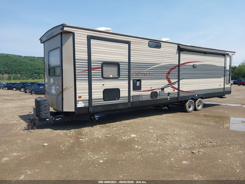 2015 FOREST RIVER CHEROKEE LIMITED auction photo 2
