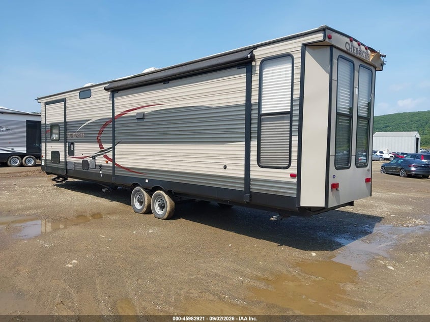 2015 FOREST RIVER CHEROKEE LIMITED auction photo 3
