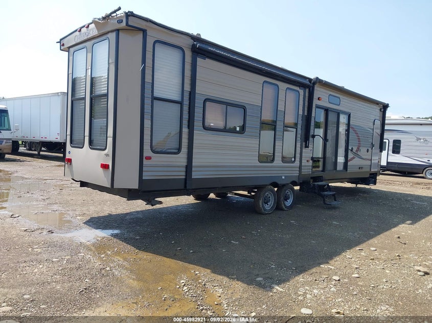2015 FOREST RIVER CHEROKEE LIMITED auction photo 4