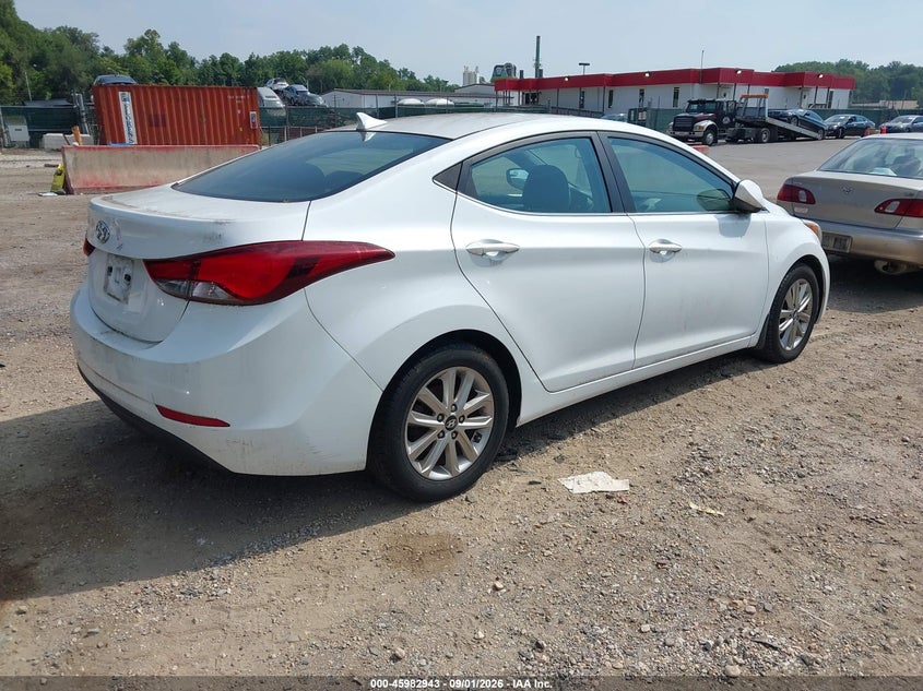 2015 HYUNDAI ELANTRA auction photo 4
