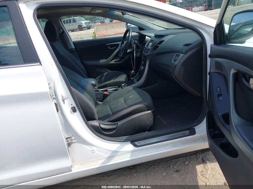 2015 HYUNDAI ELANTRA auction photo 5