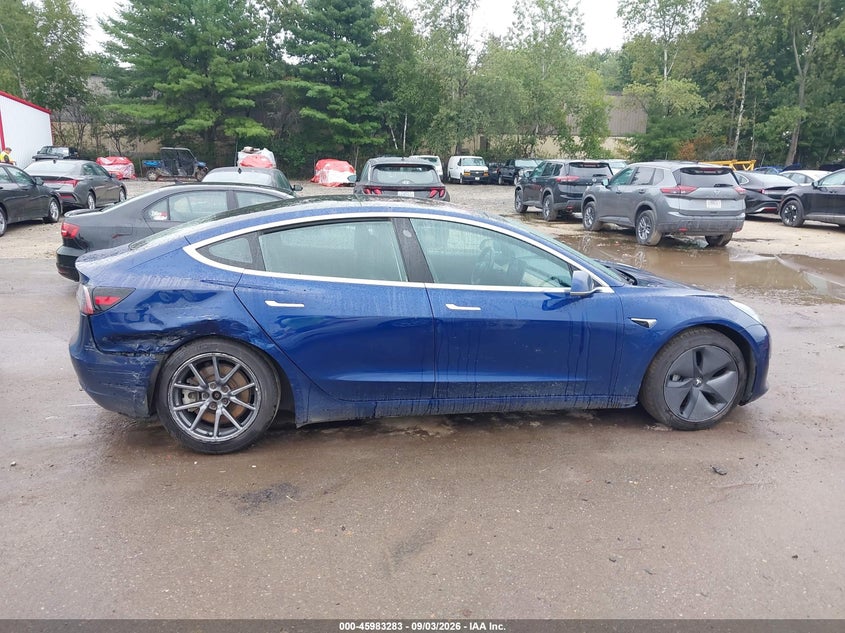 TESLA MODEL 3 - zdjęcie 12