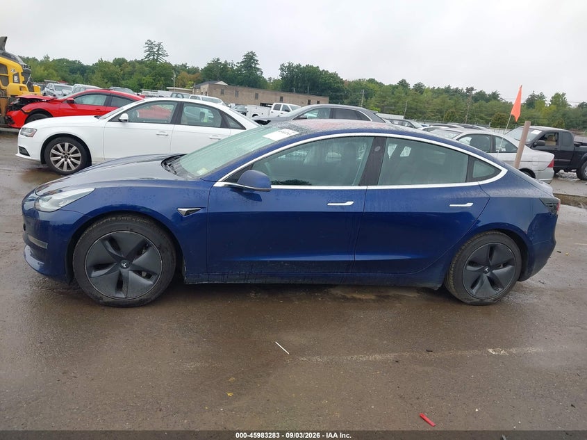 TESLA MODEL 3 - zdjęcie 13