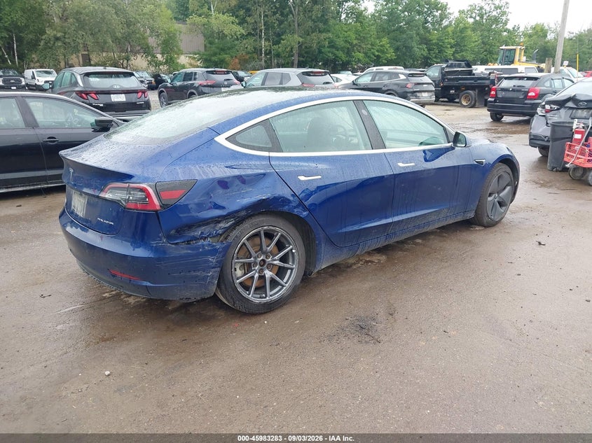 TESLA MODEL 3 - zdjęcie 4