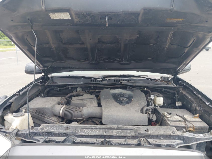 Photo 10 - TOYOTA TACOMA