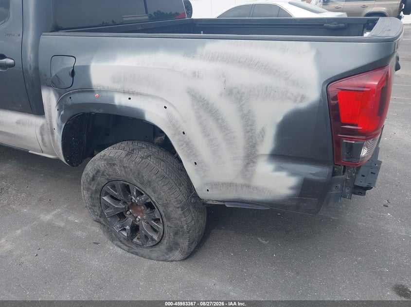 Photo 18 - TOYOTA TACOMA