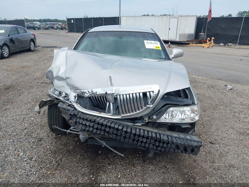 LINCOLN TOWN CAR 2004 VIN 1LNHM81W34Y636973
