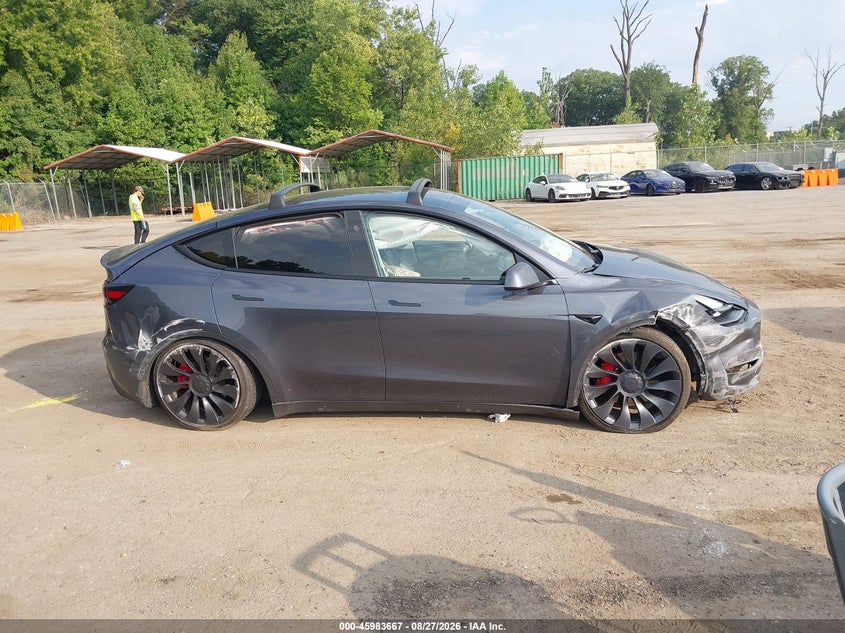 TESLA MODEL Y - zdjęcie 13