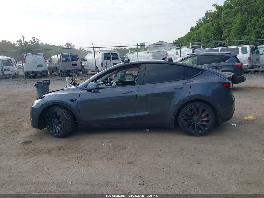 TESLA MODEL Y - zdjęcie 14