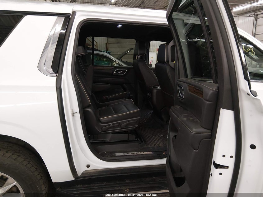 CHEVROLET SUBURBAN - zdjęcie 8