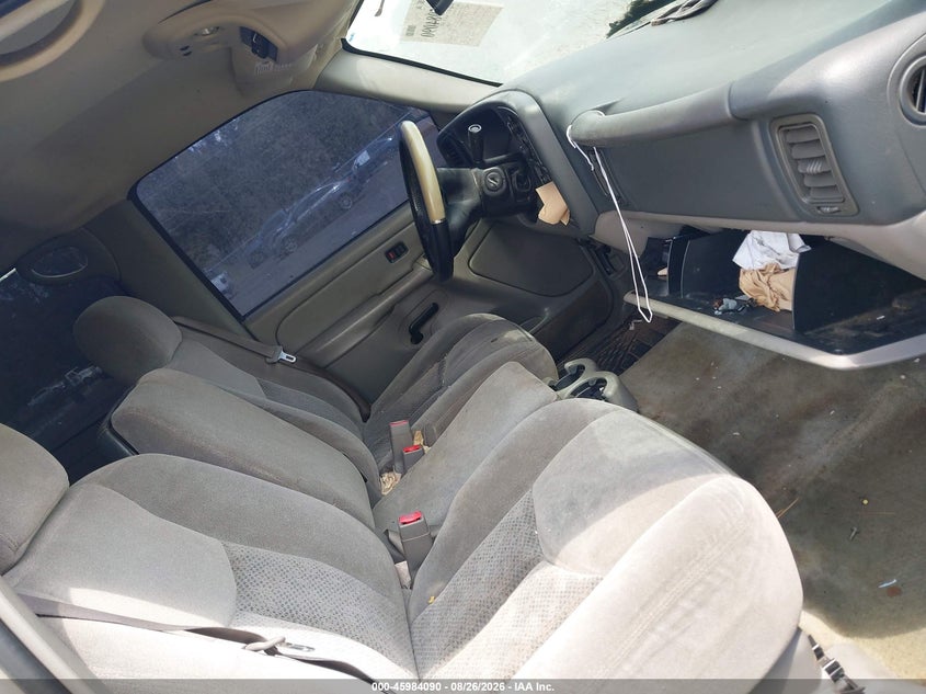 2004 CHEVROLET TAHOE auction photo 5