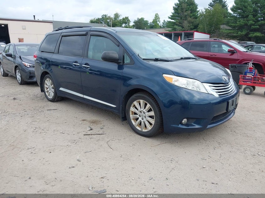 2011 TOYOTA SIENNA auction photo 1