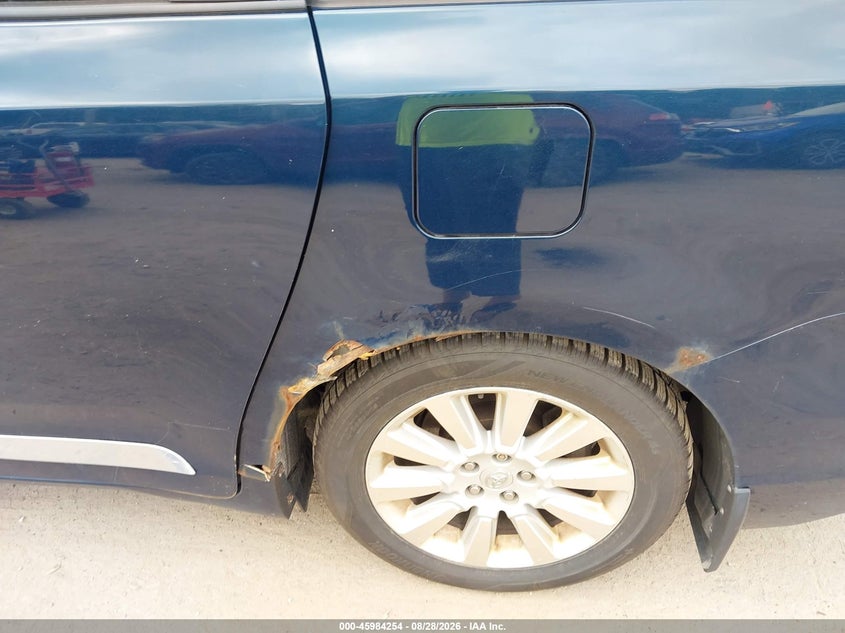 2011 TOYOTA SIENNA auction photo 6